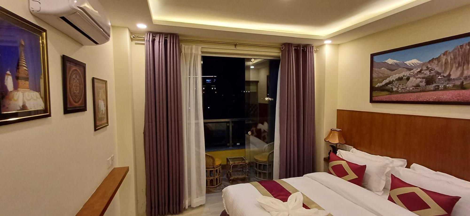 Hotel Yakroo Manang Kathmandu Ngoại thất bức ảnh